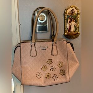 GUESS FLORAL APPLIQUÉ HANDBAG 👜